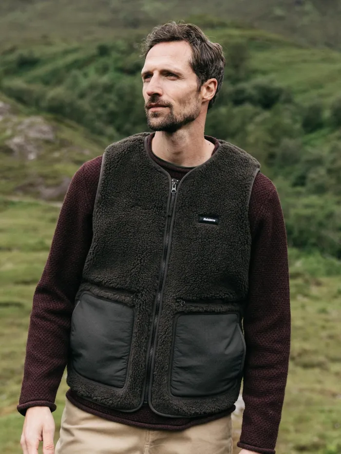 Finisterre Jackets and Coats Men Orsik Fleece Vest Raven Black