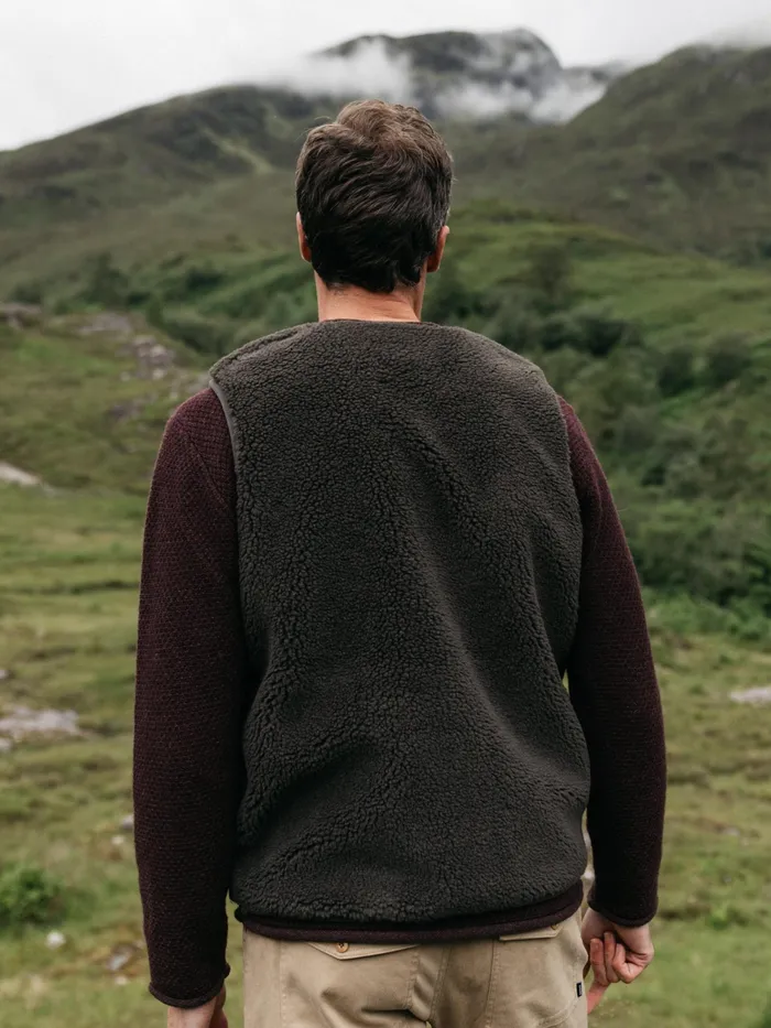 Finisterre Jackets and Coats Men Orsik Fleece Vest Raven Black