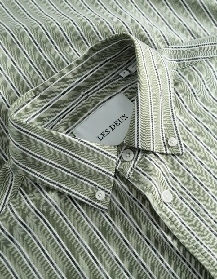 Men Kolton Herringbone Poplin Shirt 8211 WhiteChive Green Les Deux ShirtsOvershirts