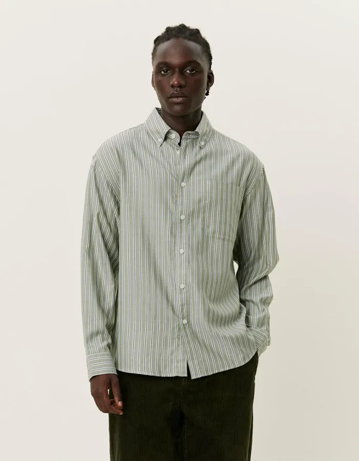 Men Kolton Herringbone Poplin Shirt 8211 WhiteChive Green Les Deux ShirtsOvershirts
