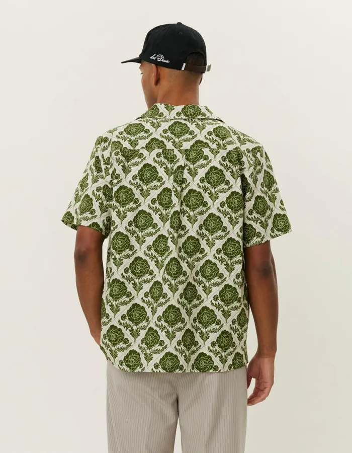 Men Lesley Flower Tile AOP SS Shirt 8211 Vintage GreenIvory Les Deux ShirtsOvershirts