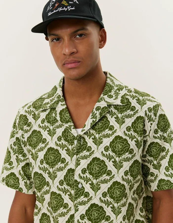 Men Lesley Flower Tile AOP SS Shirt 8211 Vintage GreenIvory Les Deux ShirtsOvershirts