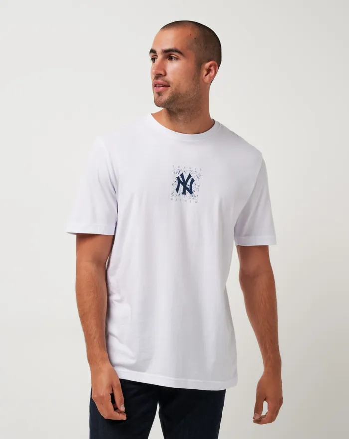 Men Tees TravisMathew NEW YORK YANKEES IN THE DUGOUT TEE White
