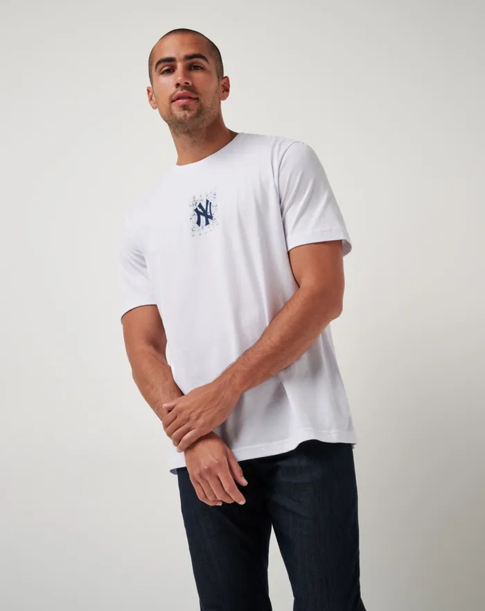 Men Tees TravisMathew NEW YORK YANKEES IN THE DUGOUT TEE White