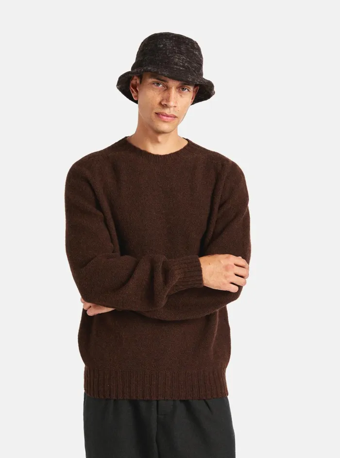 Seamless Crew In Coffee Supersoft Knit Men Universal Works Knitwear