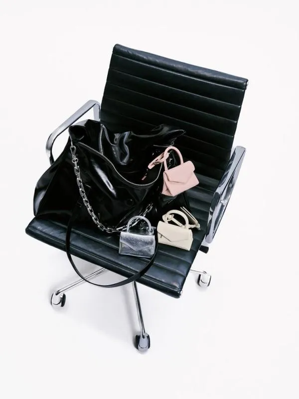 Women Andromeda ChunkyChain Trapeze Xl Tote Bag 8211 Noir CHARLES and KEITH Slouchy Bags