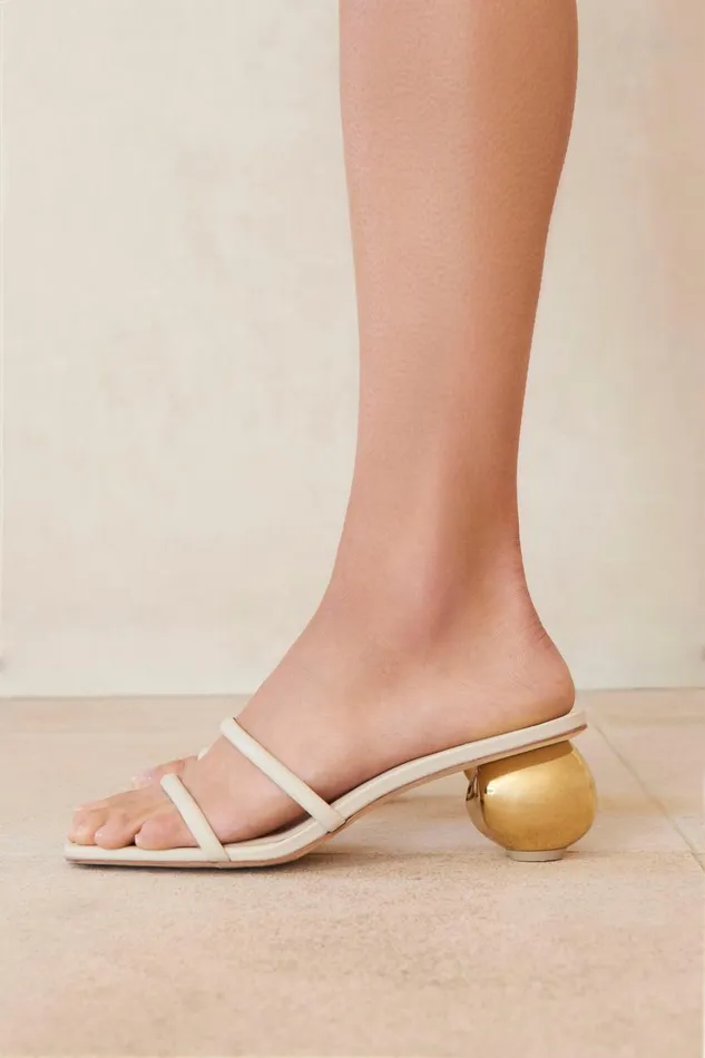 Women Cult Gaia Sandals LEORA SANDAL 8211 OFF WHITE