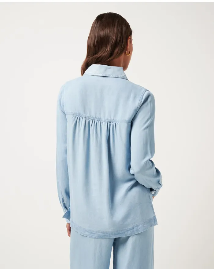 Women Shirts and Tops TravisMathew CHAMBRAY BUTTON DOWN LONG SLEEVE Light Wash Women Shirts and Tops TravisMathew CHAMBRAY BUTTON DOWN LONG SLEEVE Light Wash