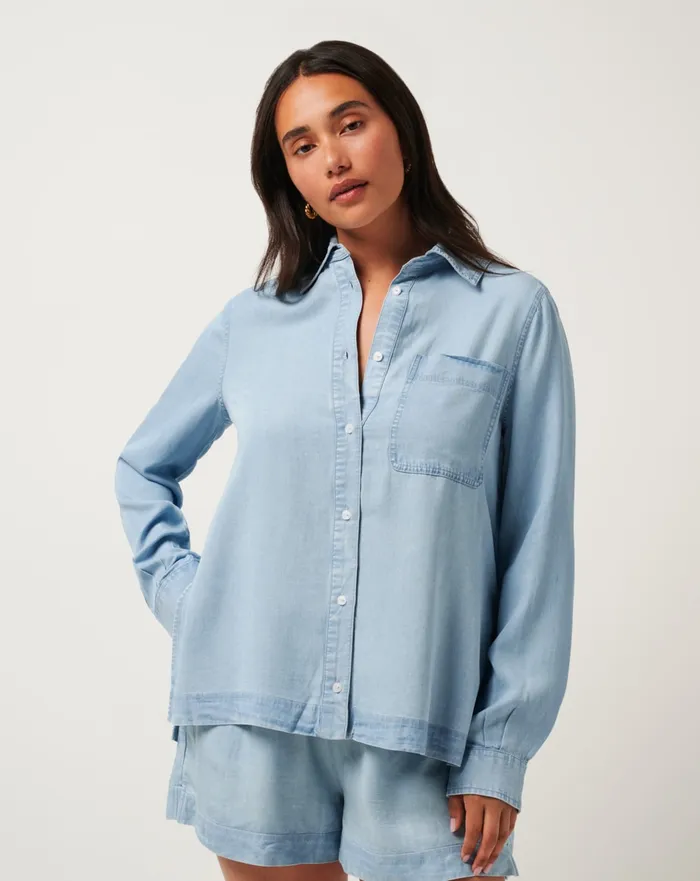 Women Shirts and Tops TravisMathew CHAMBRAY BUTTON DOWN LONG SLEEVE Light Wash Women Shirts and Tops TravisMathew CHAMBRAY BUTTON DOWN LONG SLEEVE Light Wash