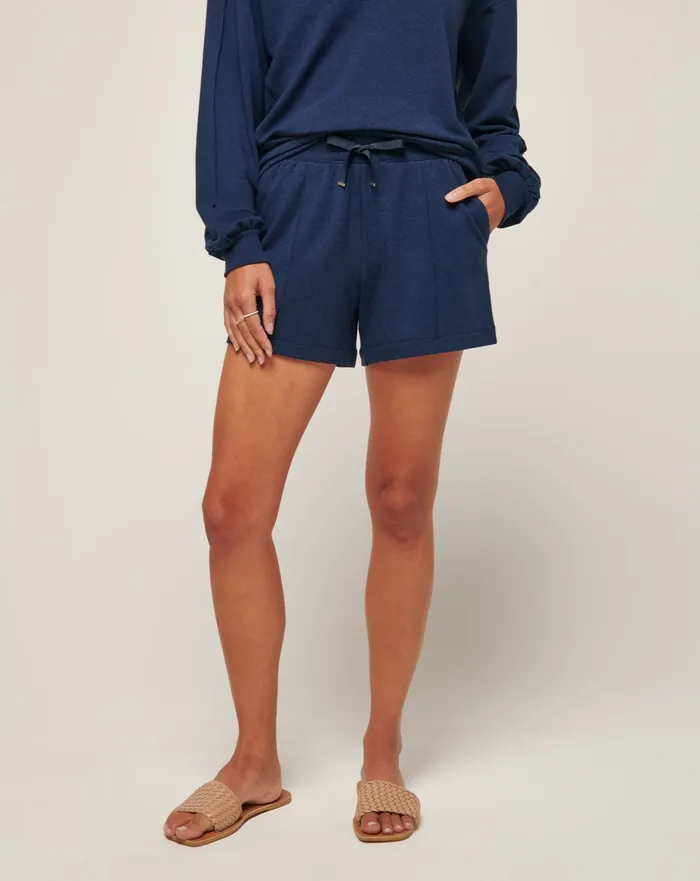 Women Shorts TravisMathew SALT IN THE AIR 20 CLOUD TERRY SHORT Heather Naval Academy