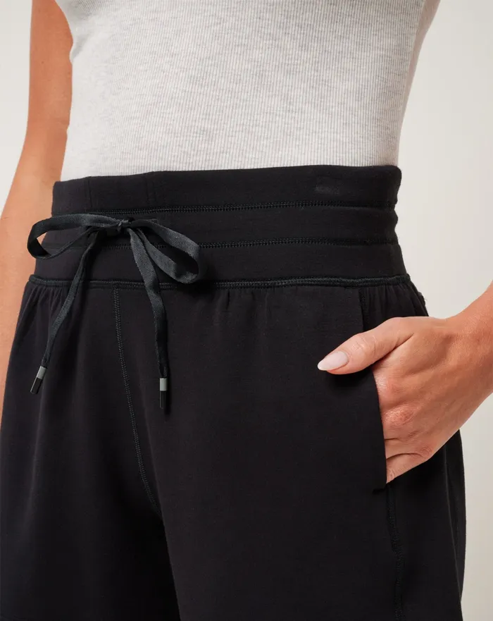 Women Shorts TravisMathew SKYLOFT SOFT TIE SHORT Black