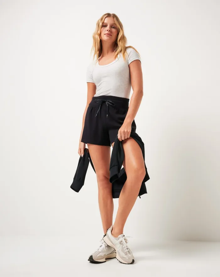 Women Shorts TravisMathew SKYLOFT SOFT TIE SHORT Black