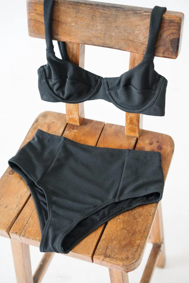 Womens Adira Underwire Bikini Top Black Thrills Swim